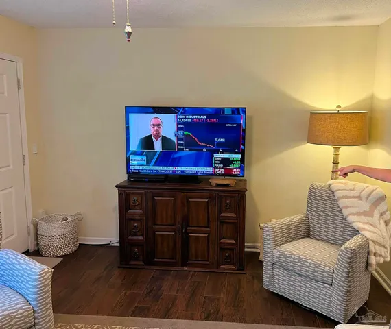 $1,590 | 113 McClure Drive, Unit A, Gulf Breeze, FL 32561