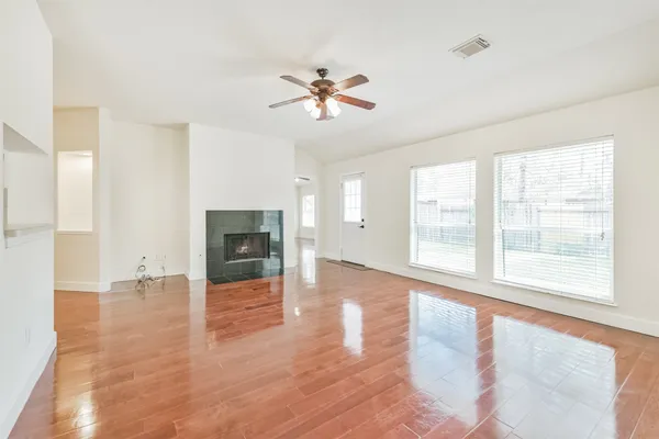 $2,450 | 7 Heron Hollow Court, The Woodlands, TX 77382