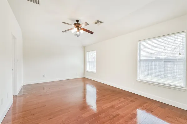 $2,450 | 7 Heron Hollow Court, The Woodlands, TX 77382