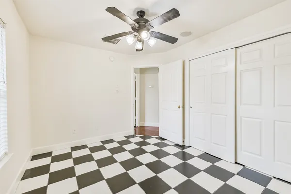 $2,450 | 7 Heron Hollow Court, The Woodlands, TX 77382