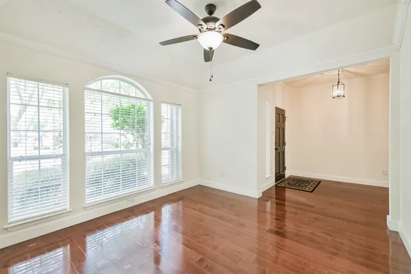 $2,450 | 7 Heron Hollow Court, The Woodlands, TX 77382