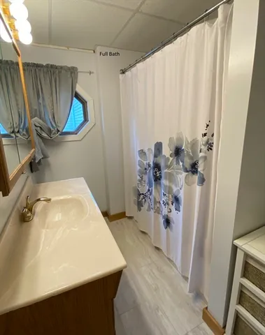 $2,000 | 18 Lowell Street, Unit 2, Pepperell, MA 01463