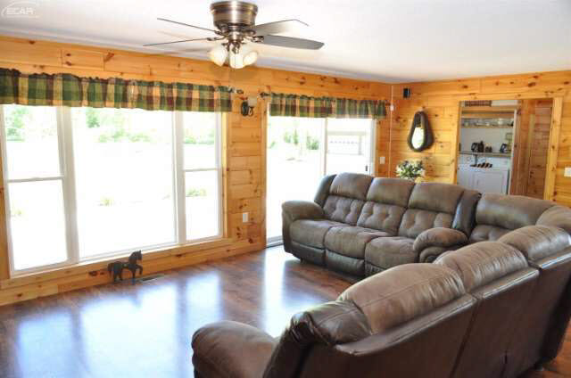 11154 West Frances Road Flushing, MI 48433 - Photo 9 of 67 21174052-8.JPG