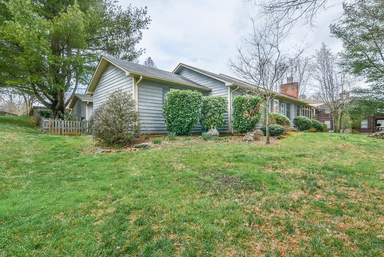 311 Max Jett Road Johnson City, TN 37601 - Photo 6 of 36 311 Max front left