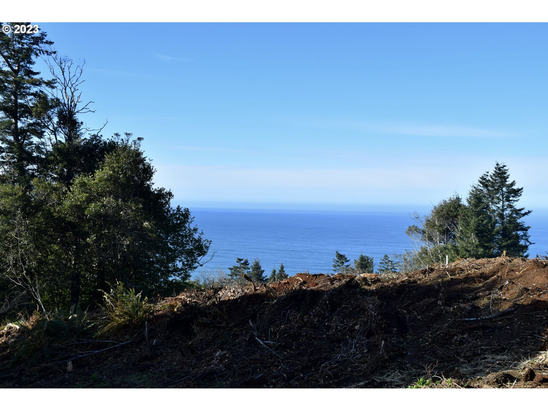 Skyview, Unit 101 Gold Beach, OR 97444 - Photo 15 of 16 a view of city and mountain