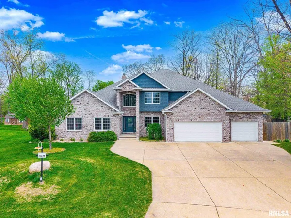 $799,000 | 216 Hidden Brook Drive, Groveland, IL 61535