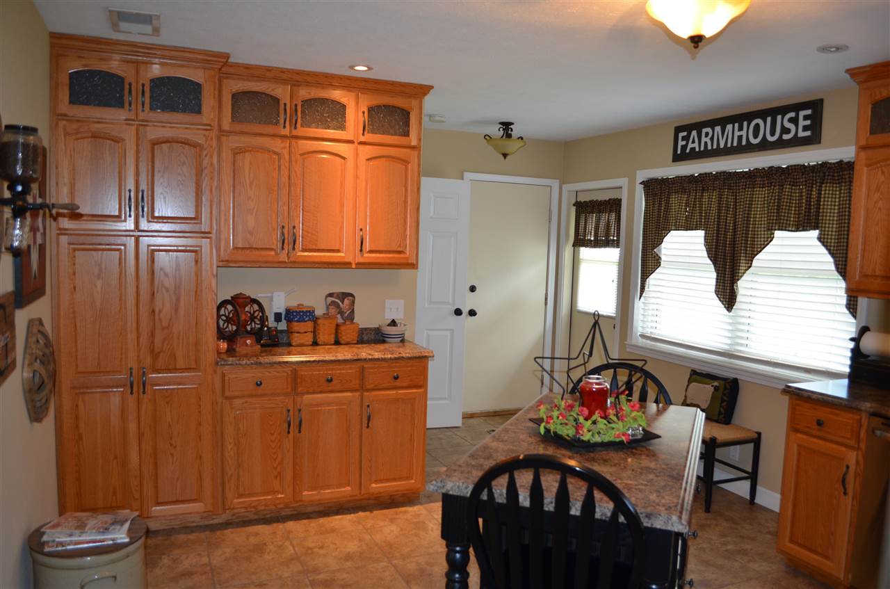 266 South Yankeetown Road Boonville, IN 47601 - Photo 7 of 35 Gallery Image 7