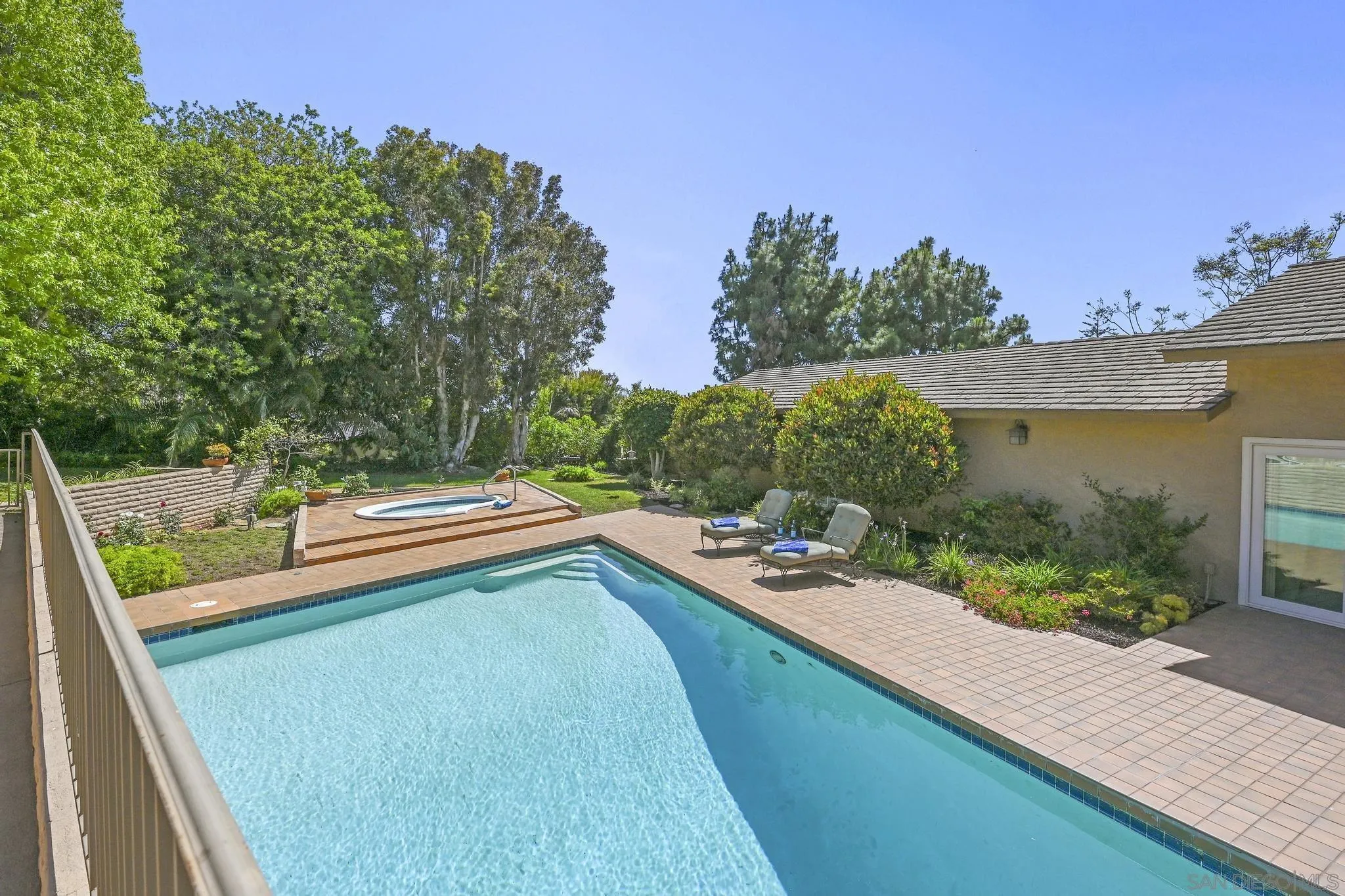4200 Clearview Drive Carlsbad, CA 92008 - Photo 16 of 73 a view of a chairs and table in a balcony