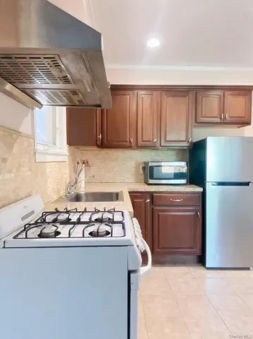 $2,950 | 11 Edgewood Place, Huntington Station, NY 11746