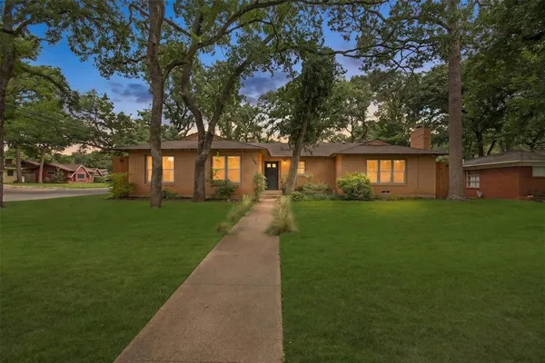 $2,400 | 1200 Barker Street, Arlington, TX 76012