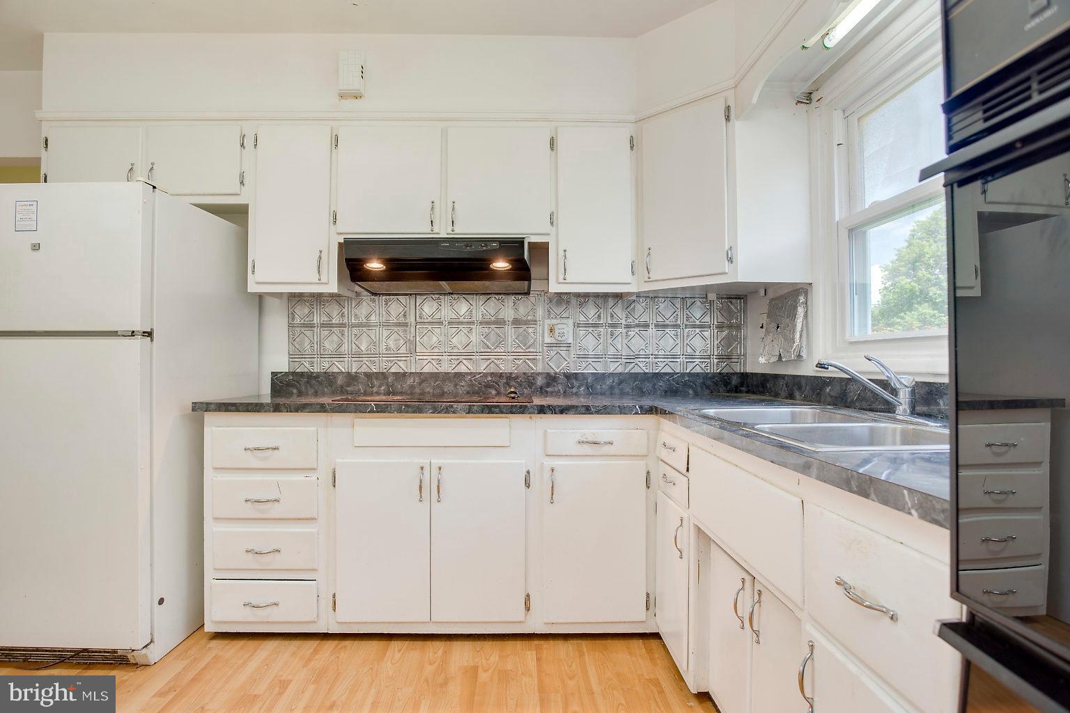 3333 Northmont Road Baltimore, MD 21244 - Photo 16 of 37 Kitchen