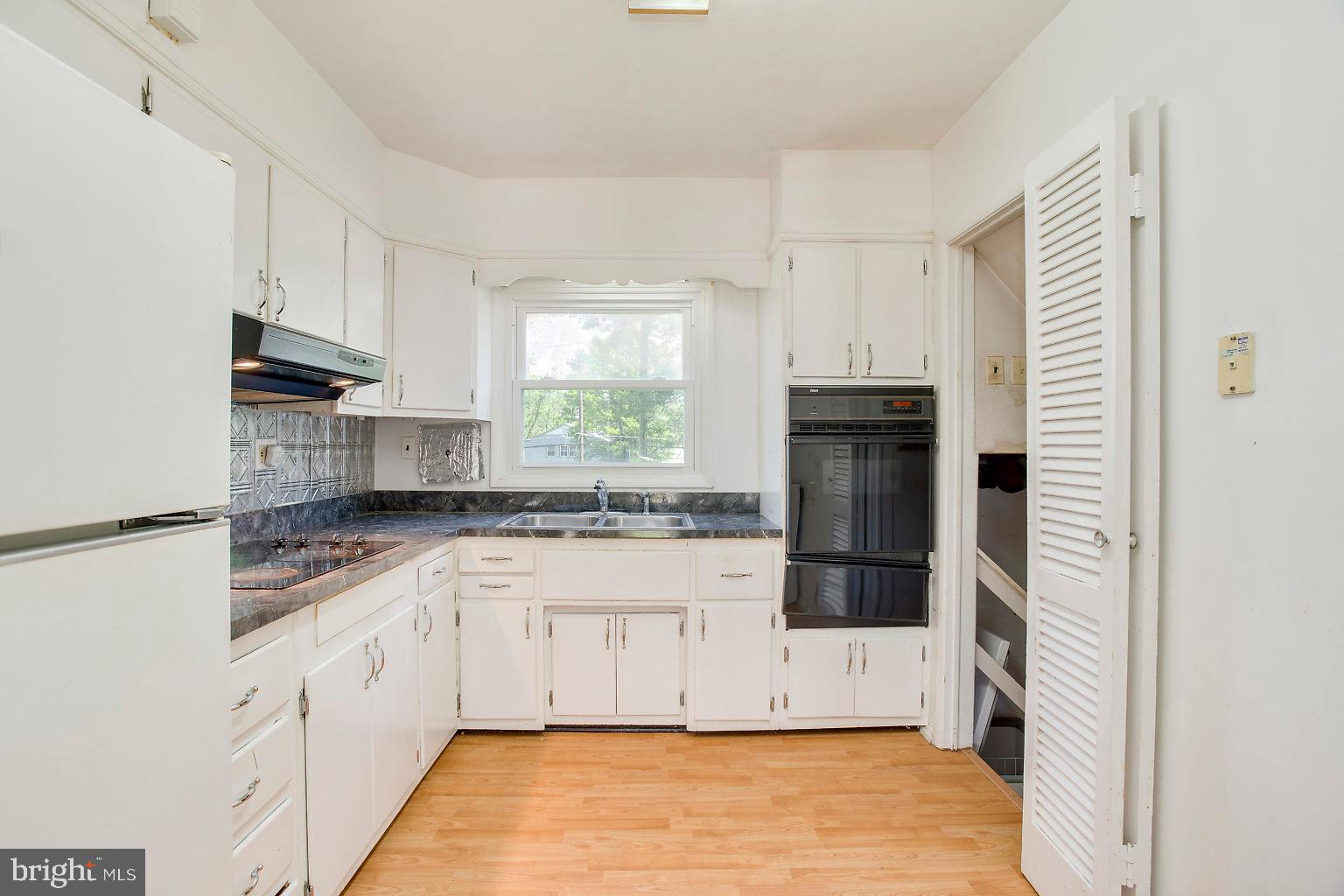 3333 Northmont Road Baltimore, MD 21244 - Photo 18 of 37 Kitchen
