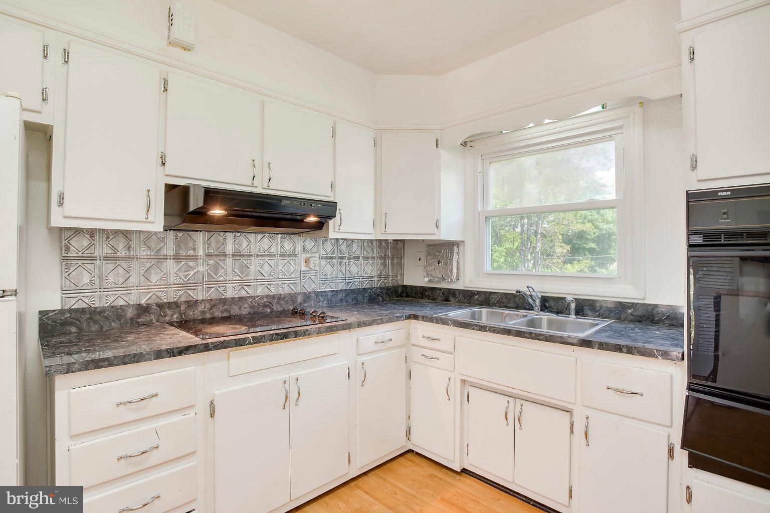 3333 Northmont Road Baltimore, MD 21244 - Photo 19 of 37 Kitchen
