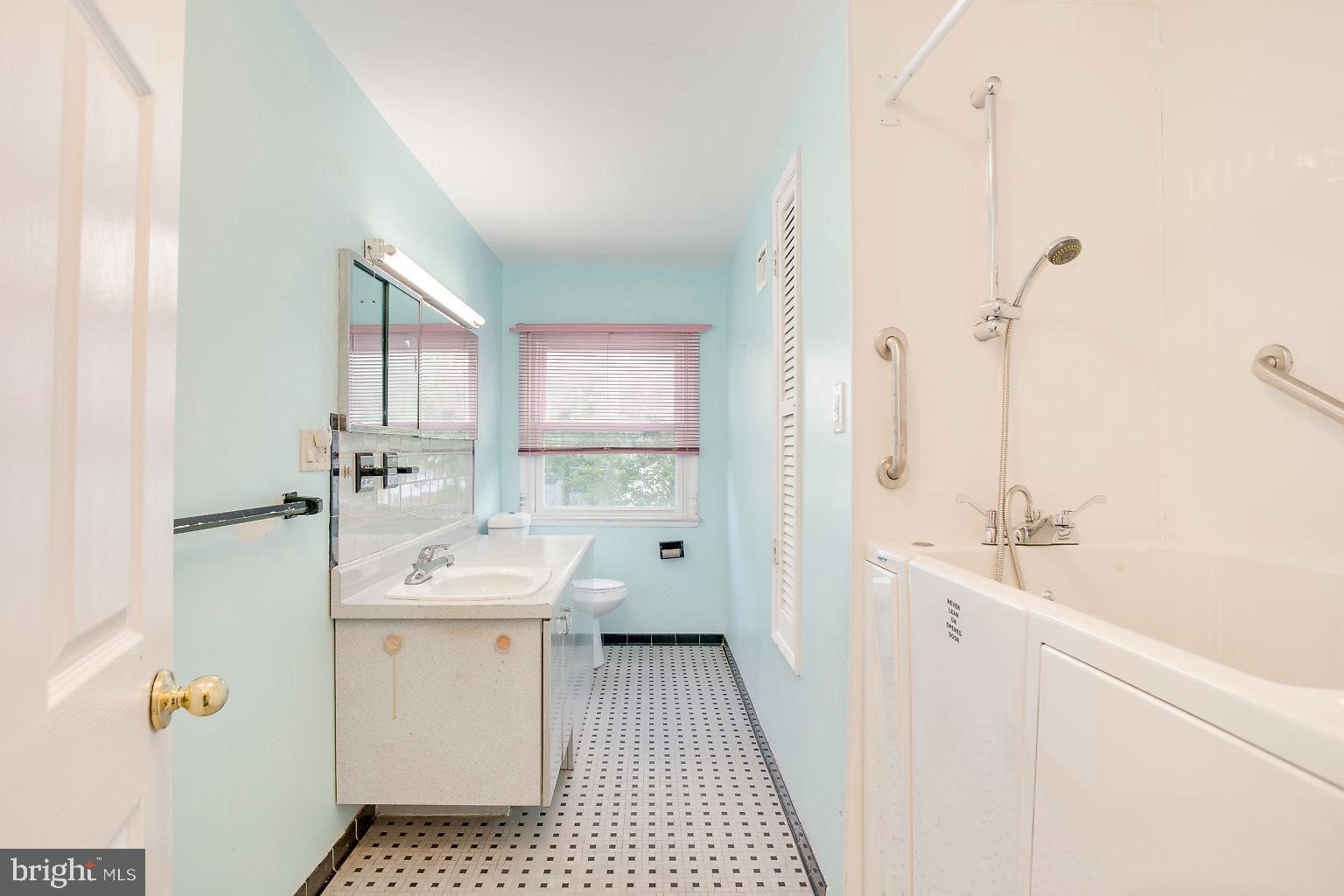 3333 Northmont Road Baltimore, MD 21244 - Photo 30 of 37 Bathroom