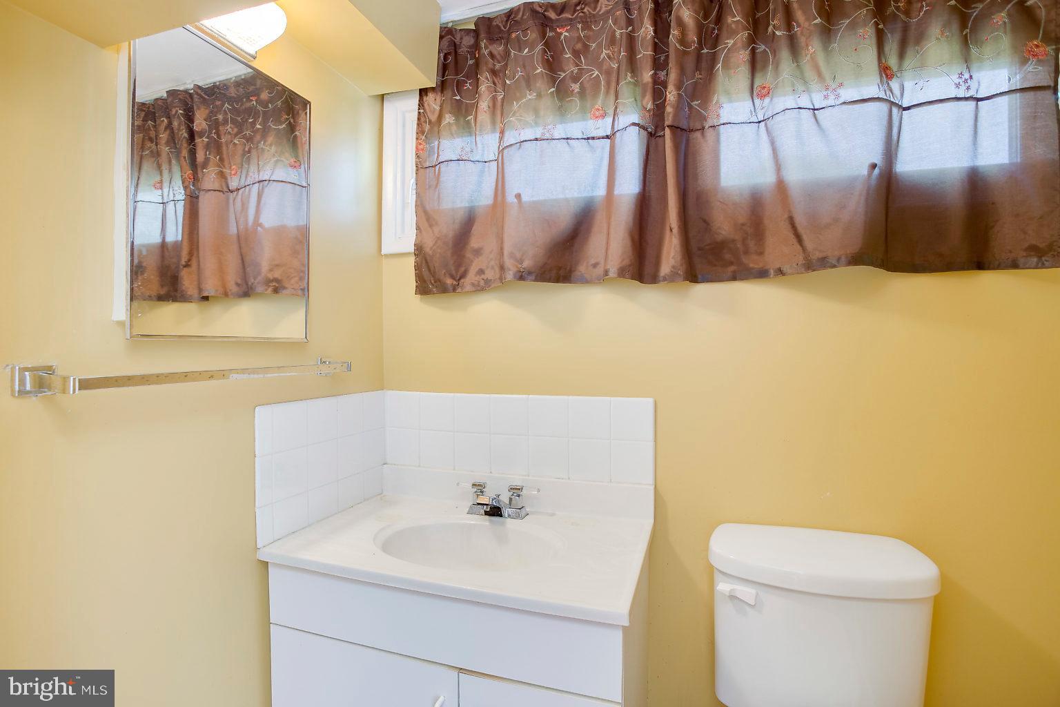 3333 Northmont Road Baltimore, MD 21244 - Photo 10 of 37 Bathroom