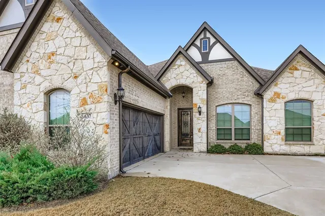 $460,000 | 637 Summer Grove Drive, Midlothian, TX 76065