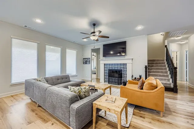 $460,000 | 637 Summer Grove Drive, Midlothian, TX 76065