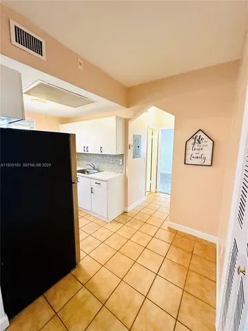 $2,150 | 540 15th Street, Unit 203, Miami Beach, FL 33139