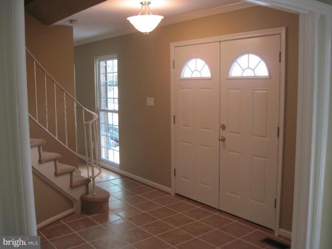 8707 Side Saddle Road Springfield, VA 22152 - Photo 2 of 30 Entrance / Foyer