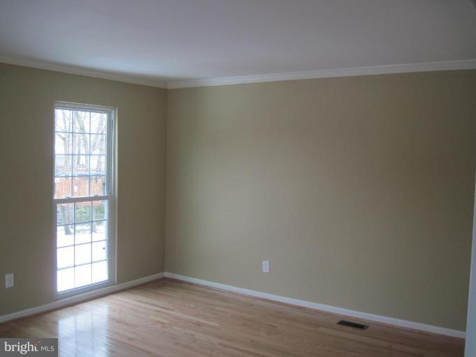 8707 Side Saddle Road Springfield, VA 22152 - Photo 4 of 30 Living Room #2
