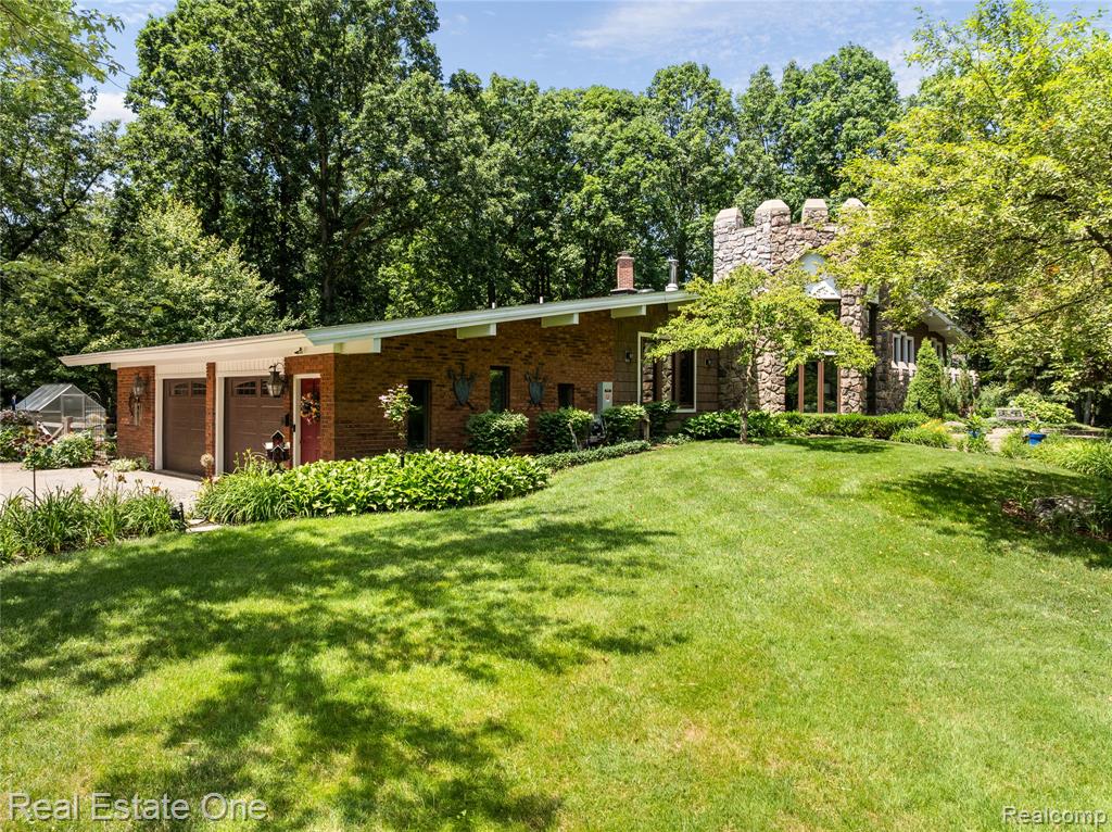 5336 Kensington Road Brighton, MI 48114 - Photo 2 of 67 Gallery Image 2