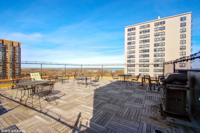 700 West Bittersweet Place, Unit 506 Chicago, IL 60613 - Photo 11 of 11 a view of balcony with seating space