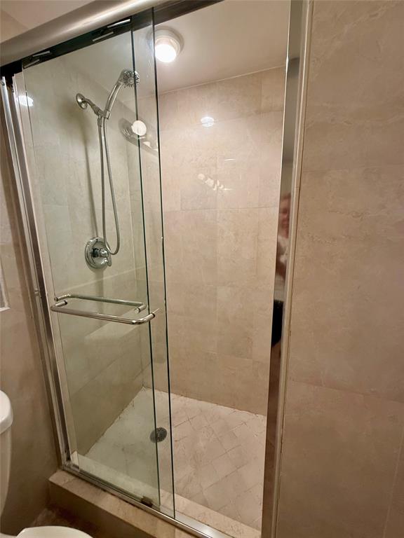 111 Briny Avenue, Unit 2107 Pompano Beach, FL 33062 - Photo 11 of 27 Guest bath