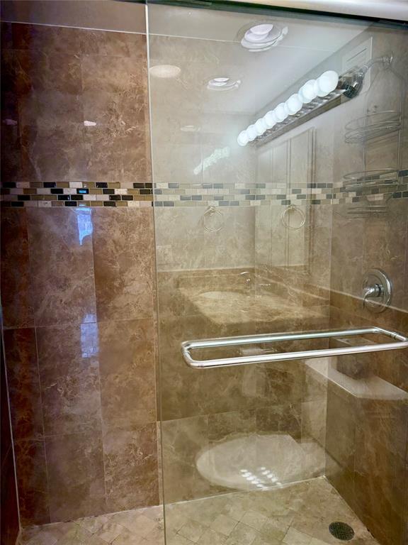 111 Briny Avenue, Unit 2107 Pompano Beach, FL 33062 - Photo 12 of 27 Guest bath