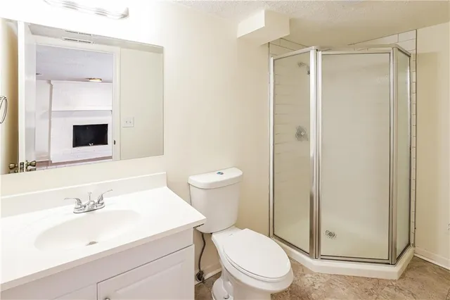 $2,345 | 6901 East 140th Terrace, Grandview, MO 64030