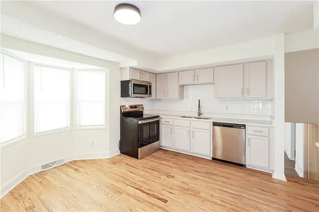 $2,345 | 6901 East 140th Terrace, Grandview, MO 64030