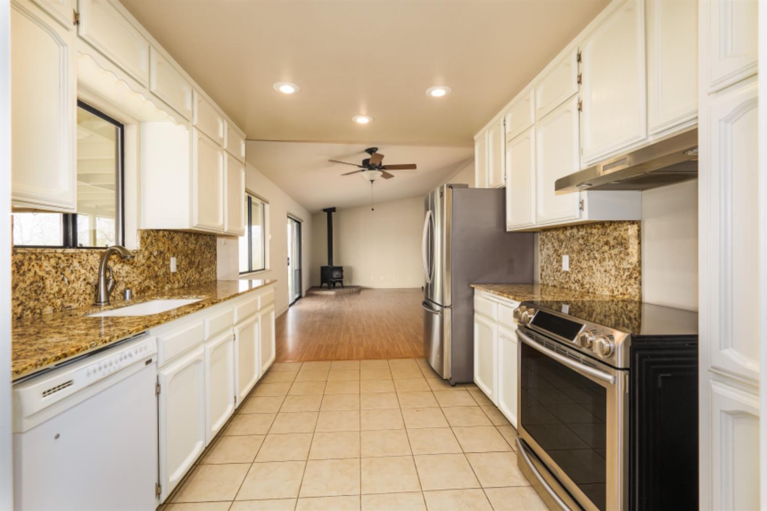 29760 Revis Road Coarsegold, CA 93614 - Photo 14 of 19 Gallery Image 14