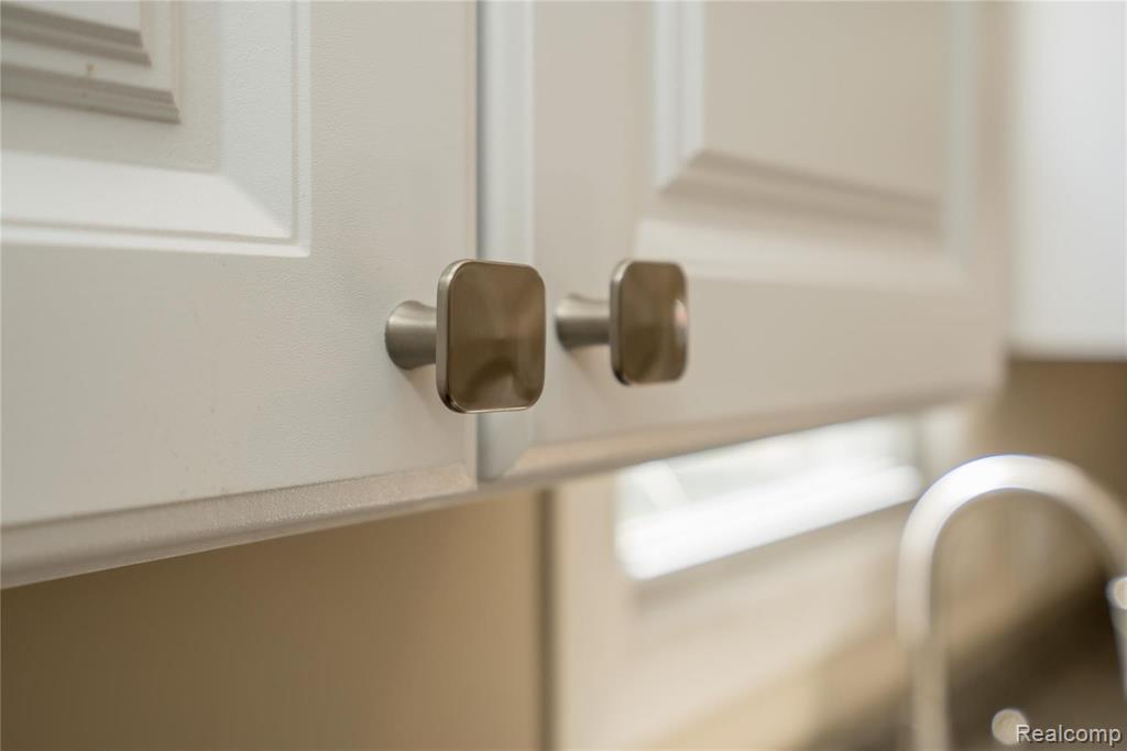 24844 Landau Center Line, MI 48015 - Photo 8 of 58