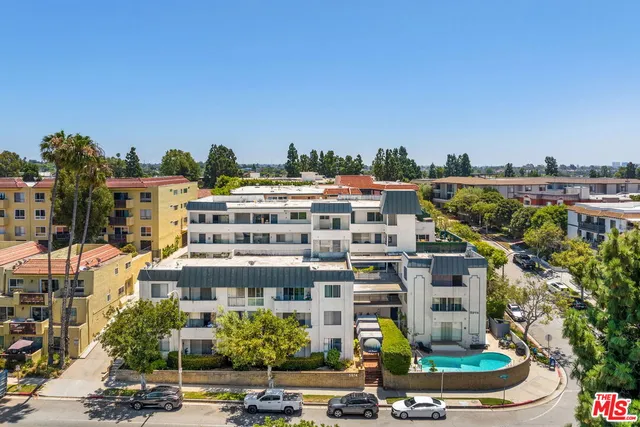 a picture of city view