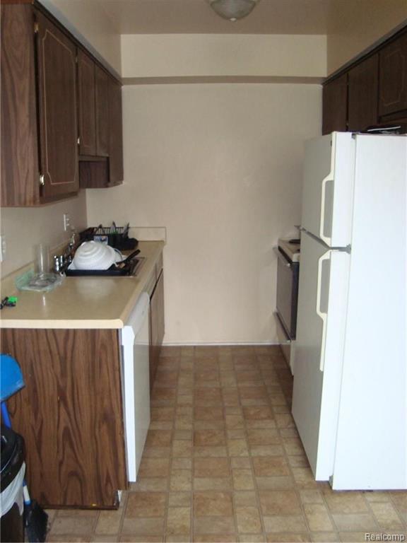 30010 Utica Road, Unit 11 Roseville, MI 48066 - Photo 3 of 5