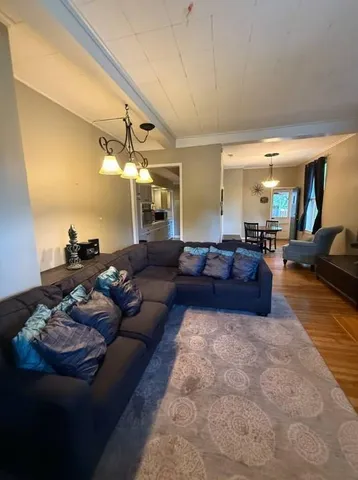 $200,000 | 929 Southwest Huntoon Street, Topeka, KS 66604