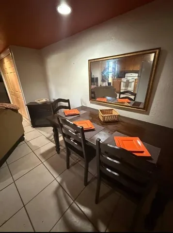 $200,000 | 929 Southwest Huntoon Street, Topeka, KS 66604