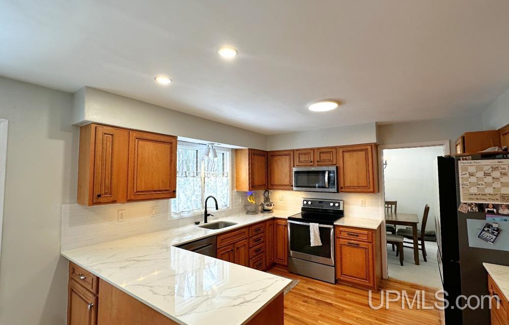 1041 Allouez Road Marquette, MI 49855 - Photo 10 of 38