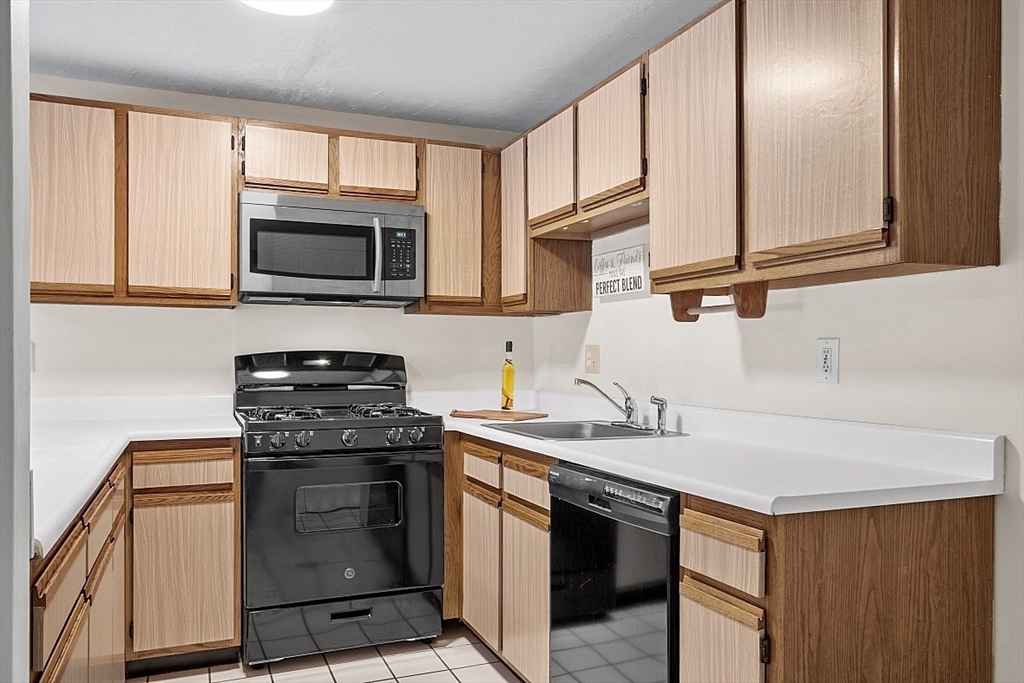 360 Littleton Road, Unit H7 Chelmsford, MA 01824 - Photo 8 of 32 Gallery Image 8