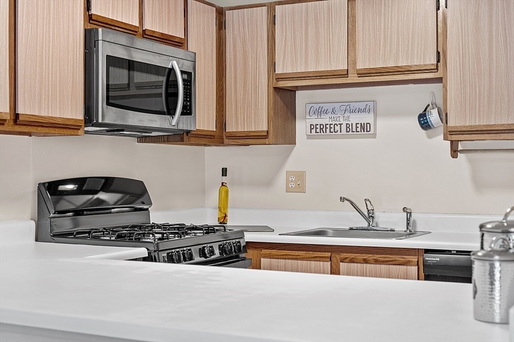 360 Littleton Road, Unit H7 Chelmsford, MA 01824 - Photo 9 of 32 Gallery Image 9