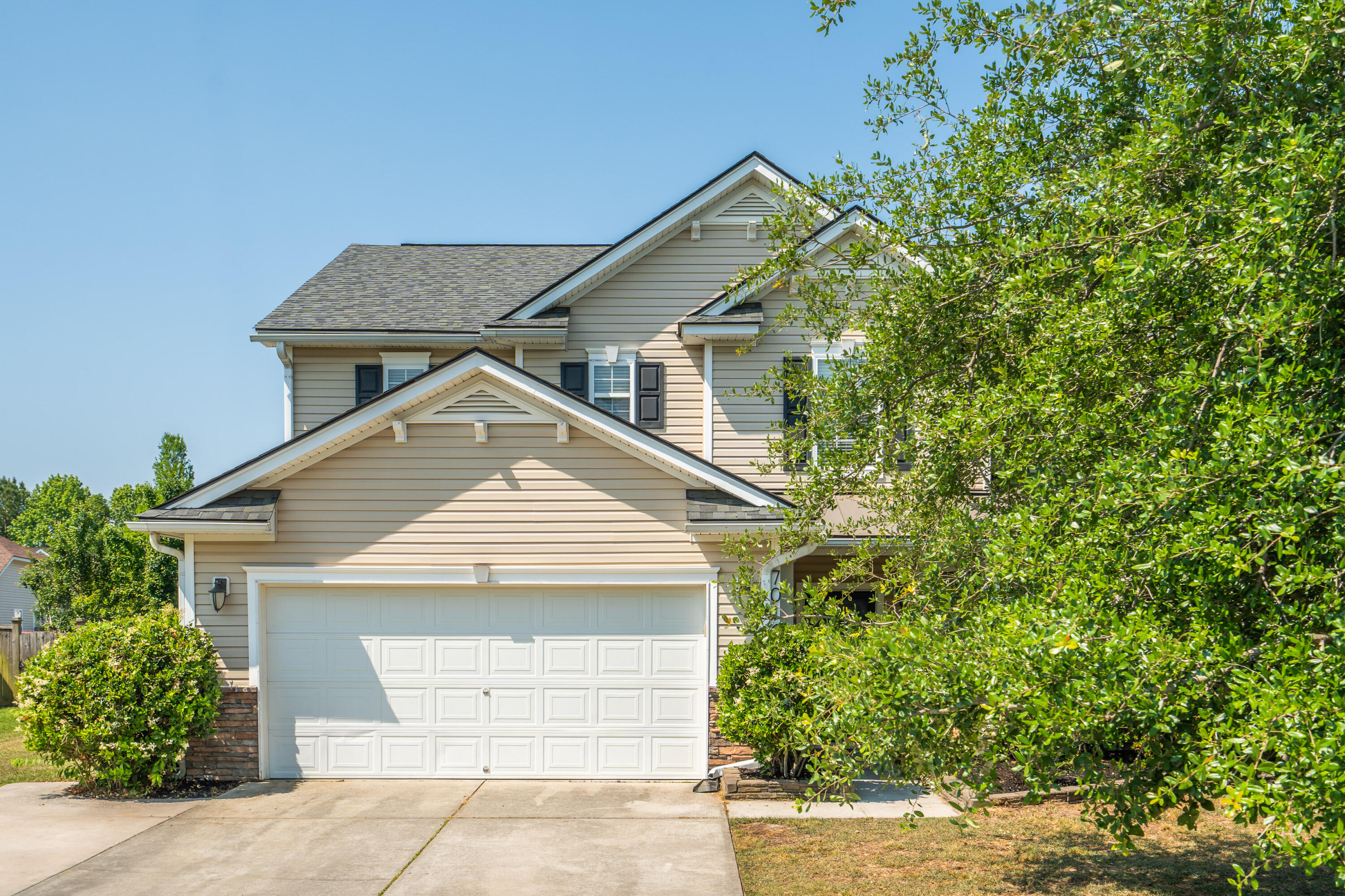 7016 Billberry Street Hanahan, SC 29410 - Photo 2 of 48 7016BillberrySt-KeenEyeMarketing-002
