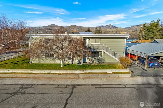 $275,000 | 321 South 3rd Street, Unit 1, Chelan, WA 98816