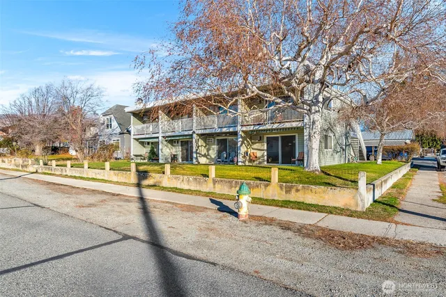 $275,000 | 321 South 3rd Street, Unit 1, Chelan, WA 98816
