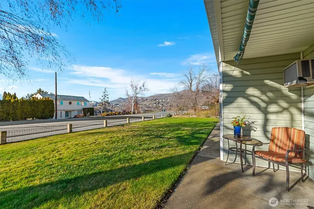 $275,000 | 321 South 3rd Street, Unit 1, Chelan, WA 98816