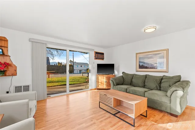 $275,000 | 321 South 3rd Street, Unit 1, Chelan, WA 98816