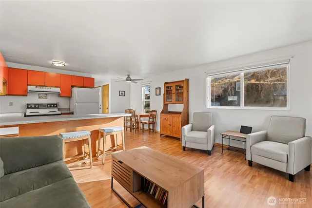 $275,000 | 321 South 3rd Street, Unit 1, Chelan, WA 98816