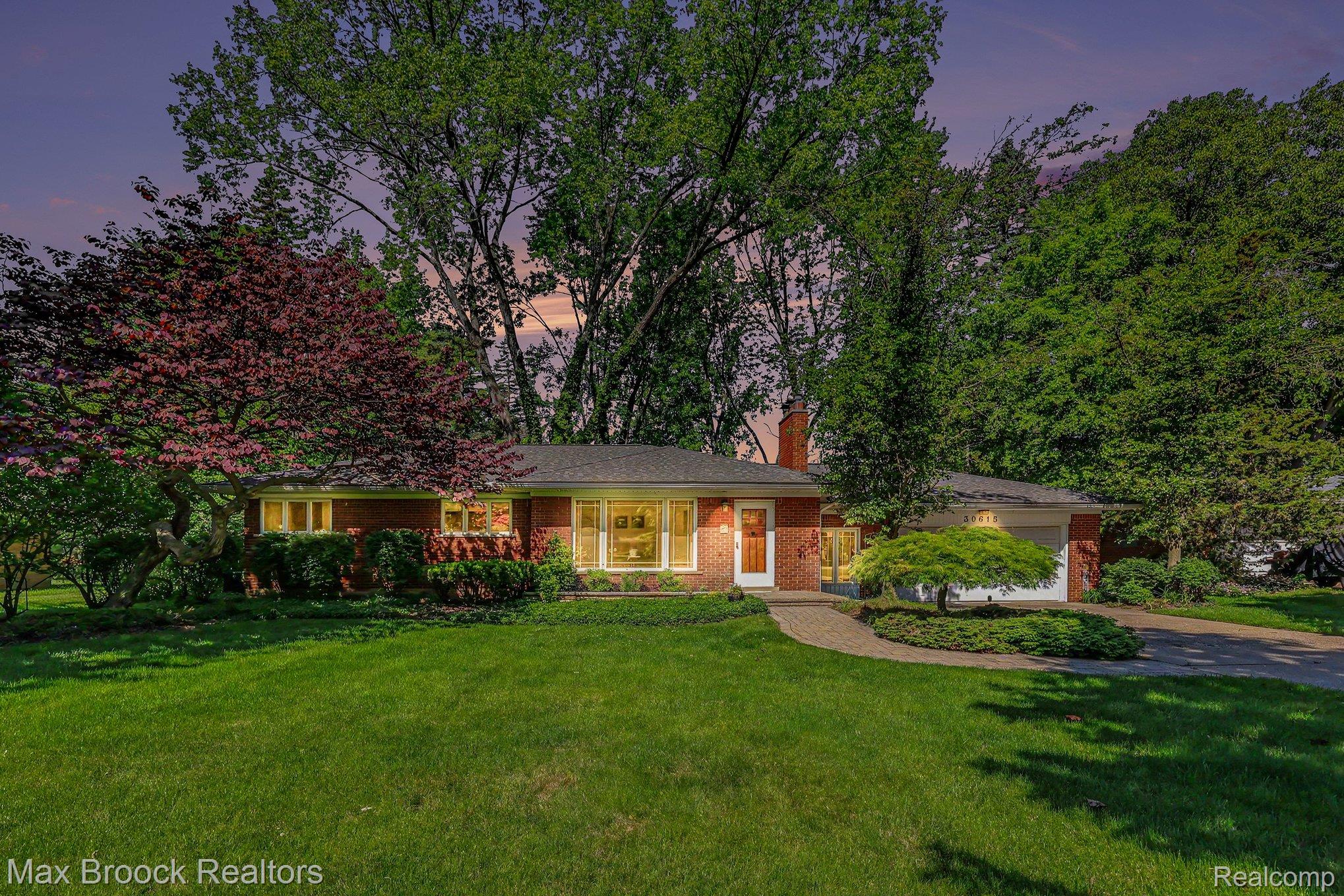 30615 Longcrest Street Southfield, MI 48076 - Photo 1 of 32 Twilight front view