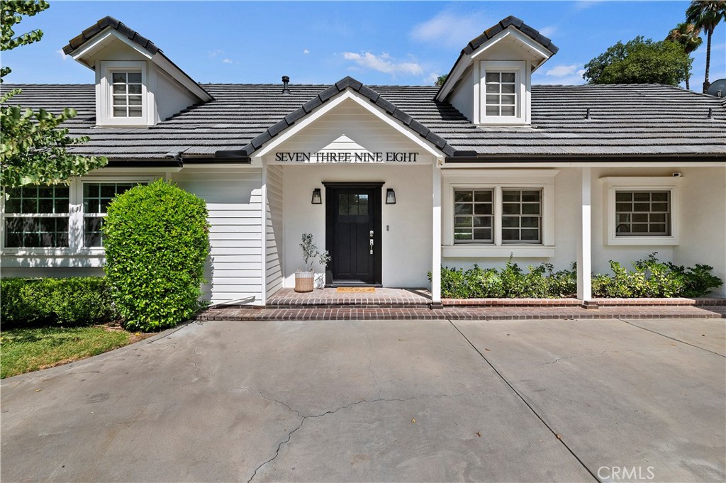 7398 Whitegate Avenue Riverside, CA 92506 - Photo 5 of 51 front view of a house with a yard