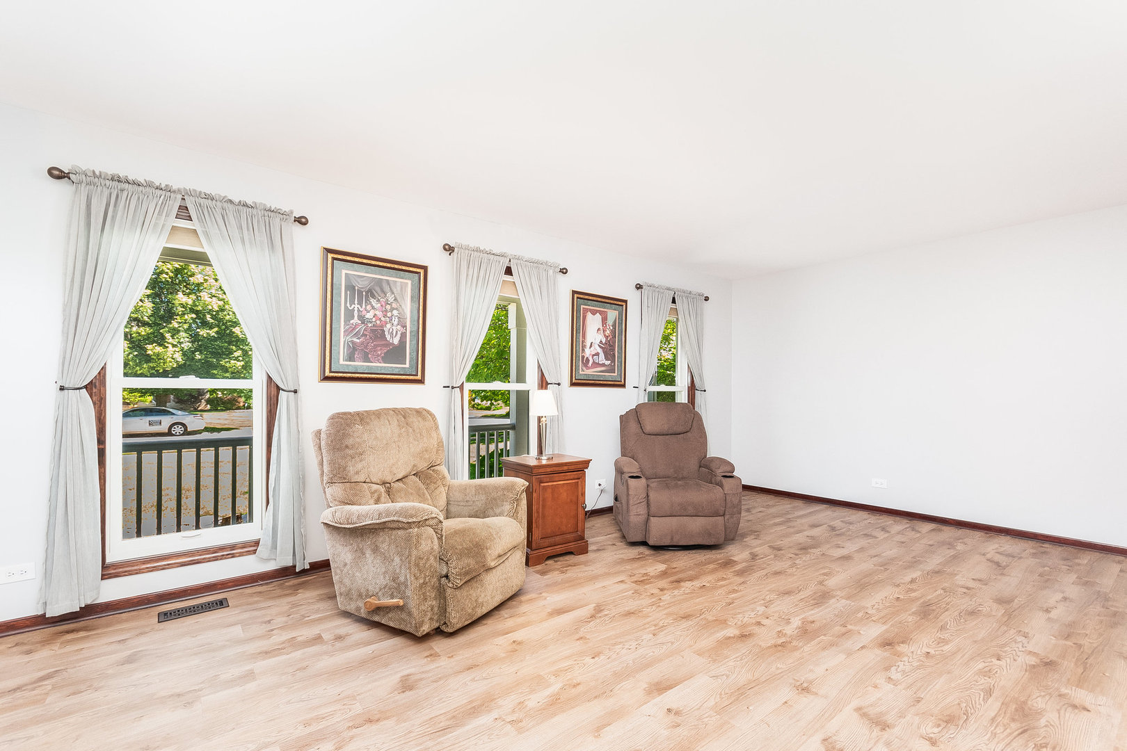1335 Saddlebrook Road Bartlett, IL 60103 - Photo 4 of 36 Gallery Image 4