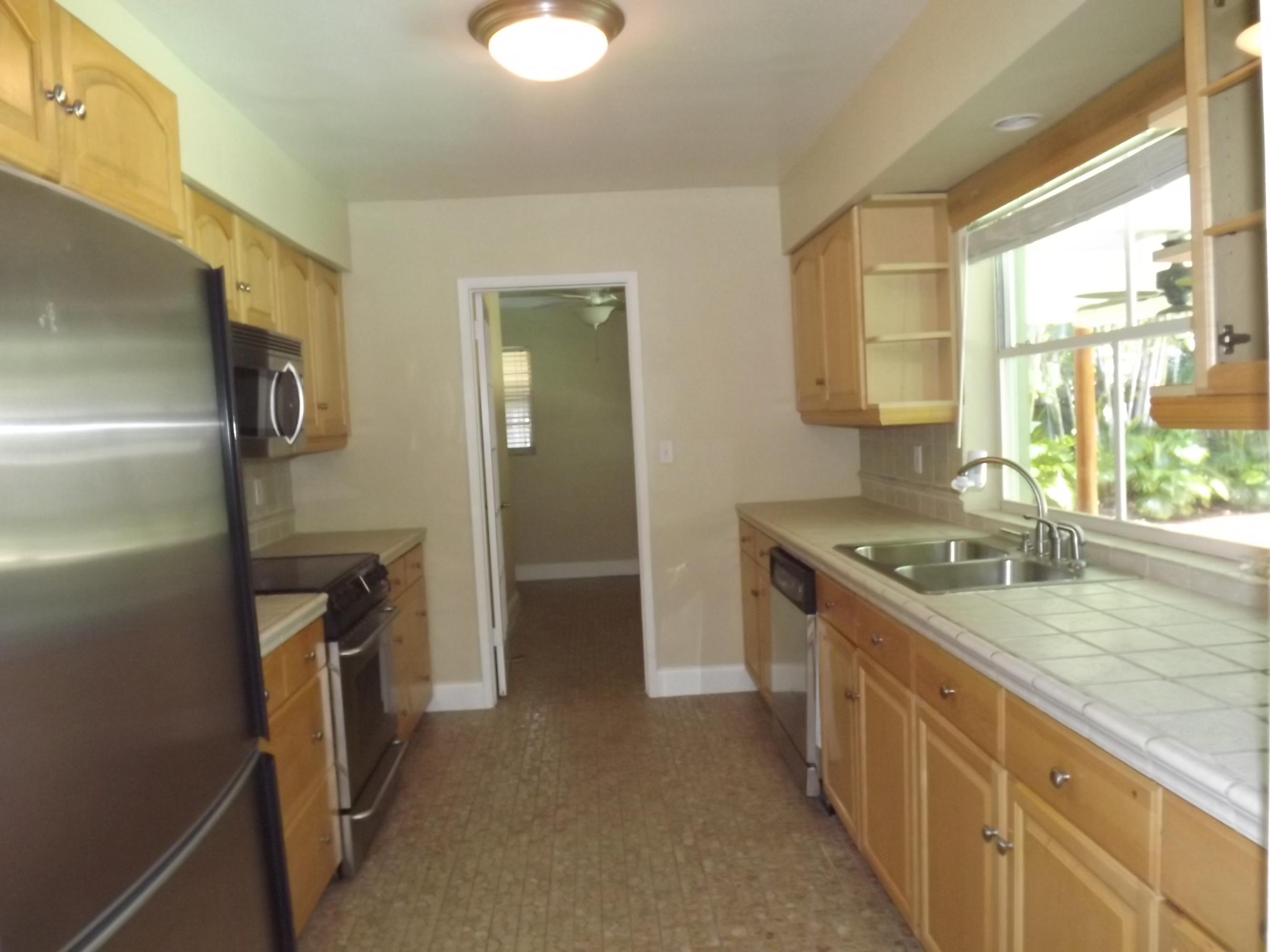 377 Northeast 24th Street Boca Raton, FL 33431 - Photo 2 of 20 Kitchen