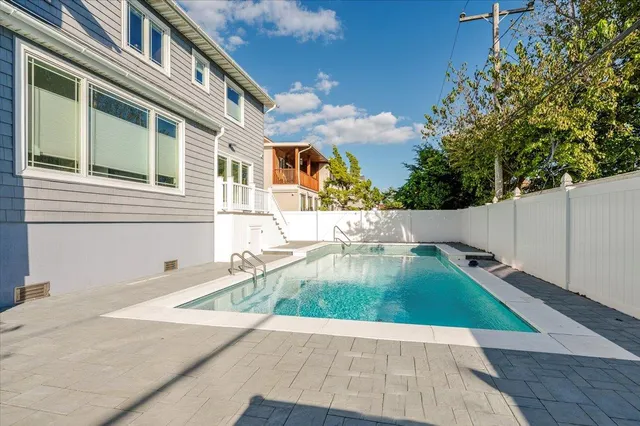 a view of an outdoor space